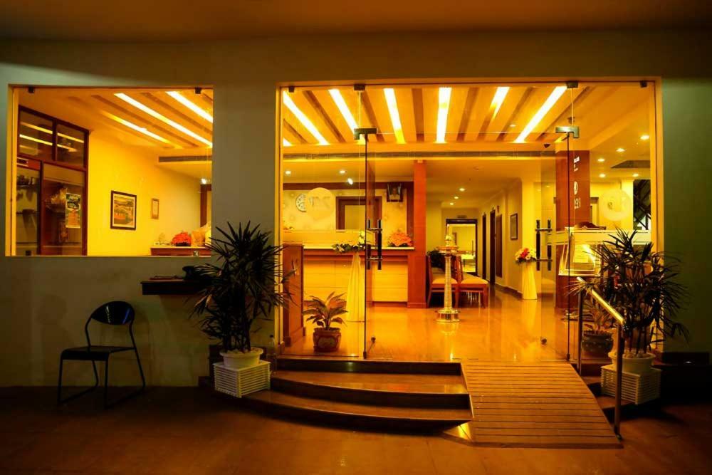 Kallada Hotels Thrissur Exterior foto